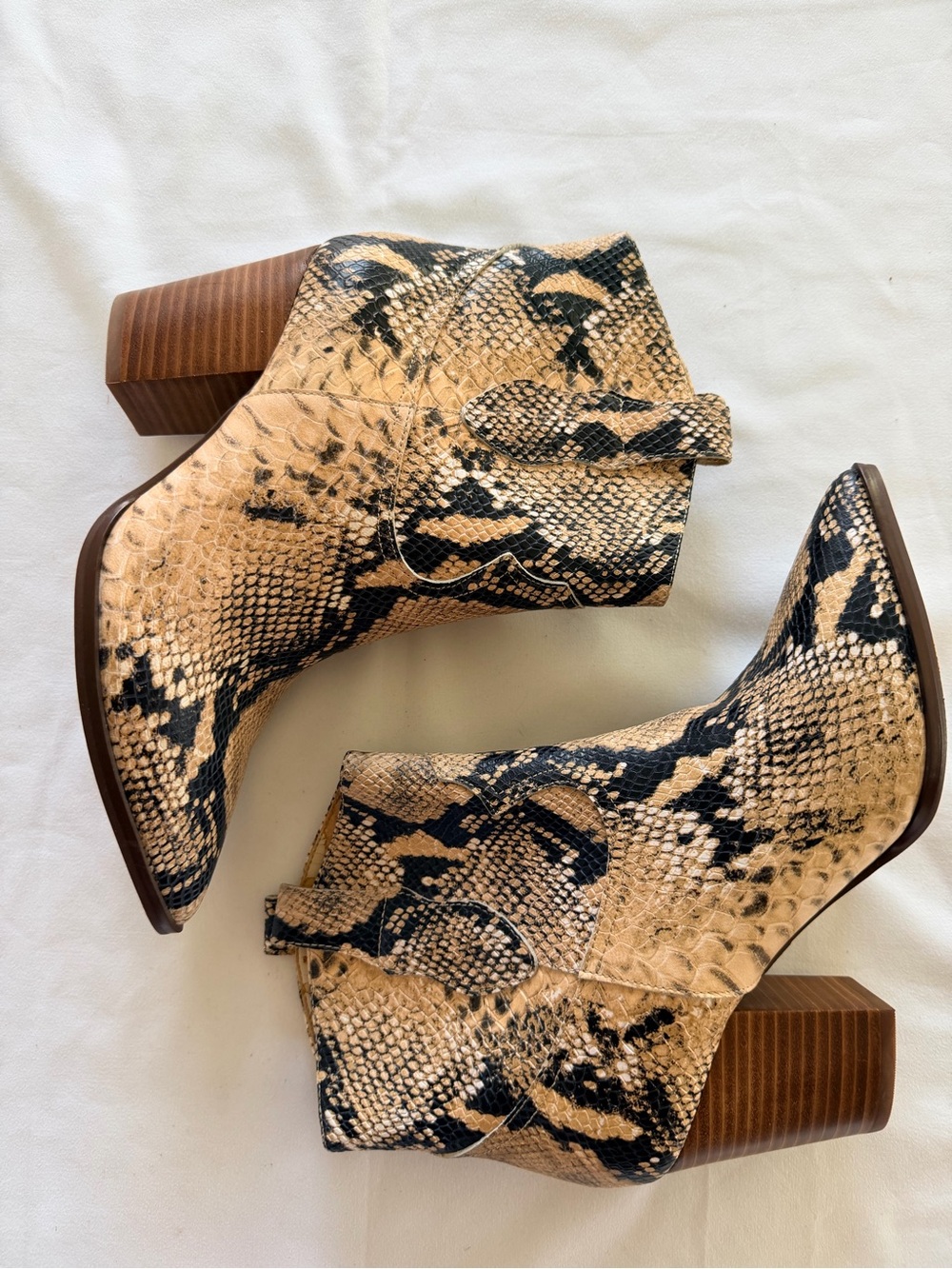 Gibson & Latimer Genuine Goat LeatherSnakePrint Western Ankle Booties - Size 7.5